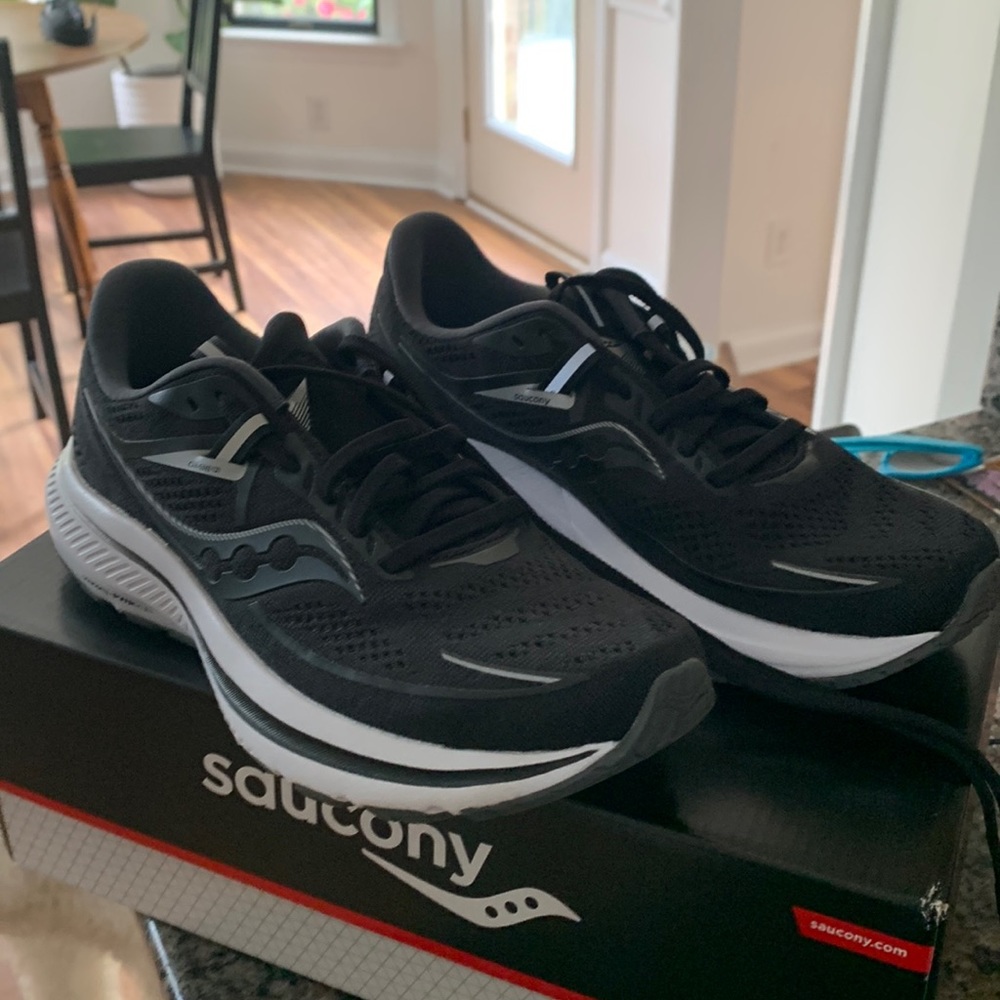 Saucony Omni 21 like new size 8 women’s